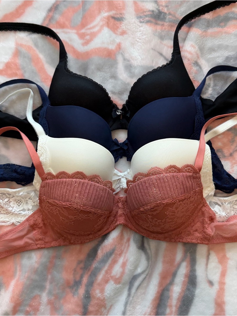 Victoria's Secret 32A Bra Bundle in Black, Navy, White & Rose
